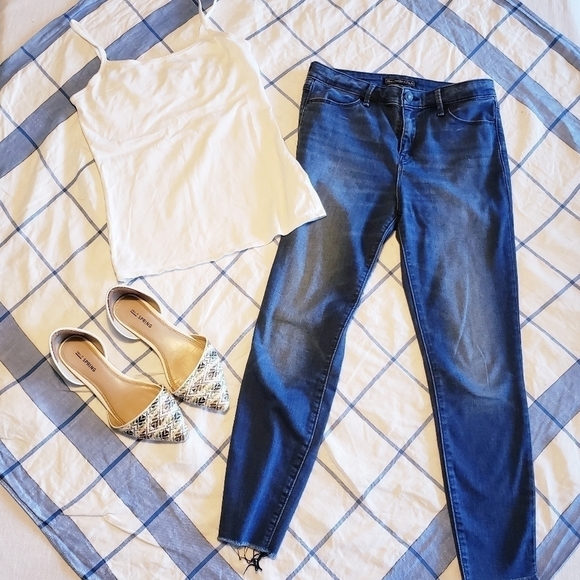 🪴bogo FREE🪴 Abercrombie Skinny Jean Denim Crop Size 25 - Picture 1 of 4